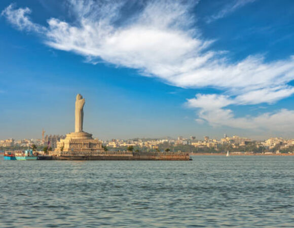 Top 10 Must-Visit Places in Hyderabad for First-Time Travelers